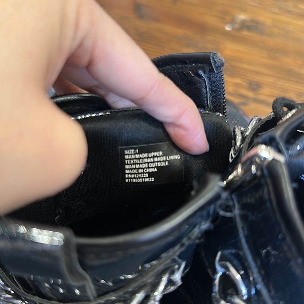 Gently worn - Picture 4 of 4